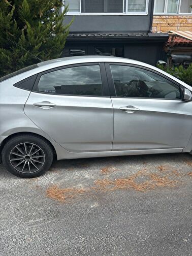 HYUNDAI ACCENT BLUE