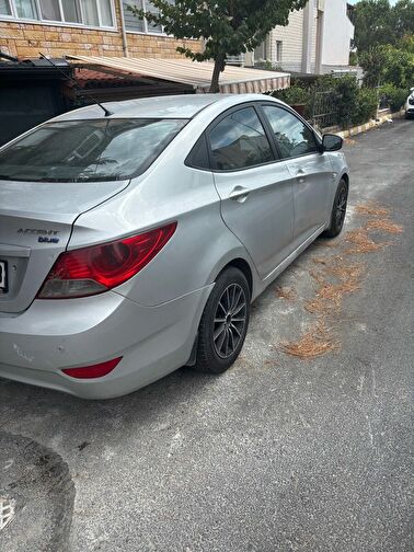 HYUNDAI ACCENT BLUE