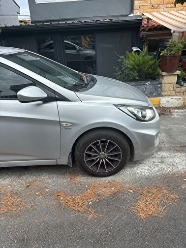 HYUNDAI ACCENT BLUE