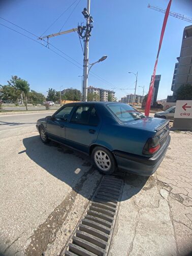RENAULT 19