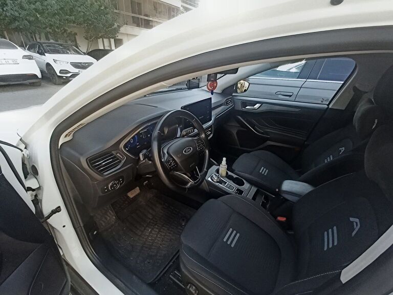 FORD FOCUS
