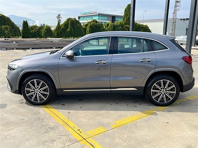 MERCEDES-BENZ EQA