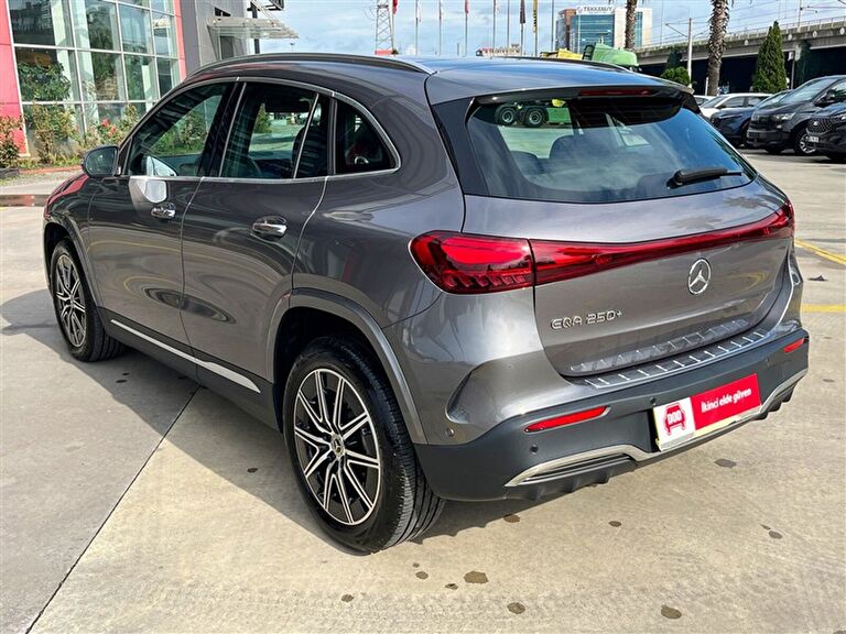 MERCEDES-BENZ EQA