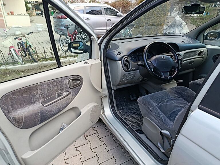 RENAULT SCENIC