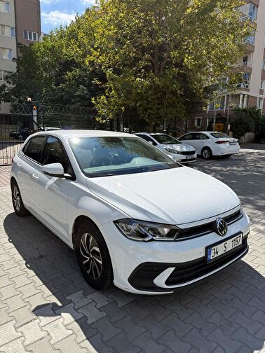 VOLKSWAGEN POLO