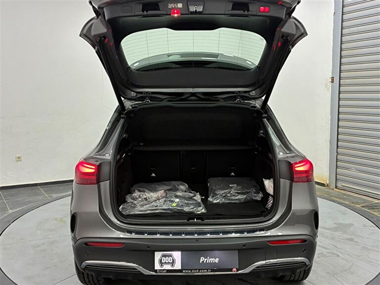 MERCEDES-BENZ EQA