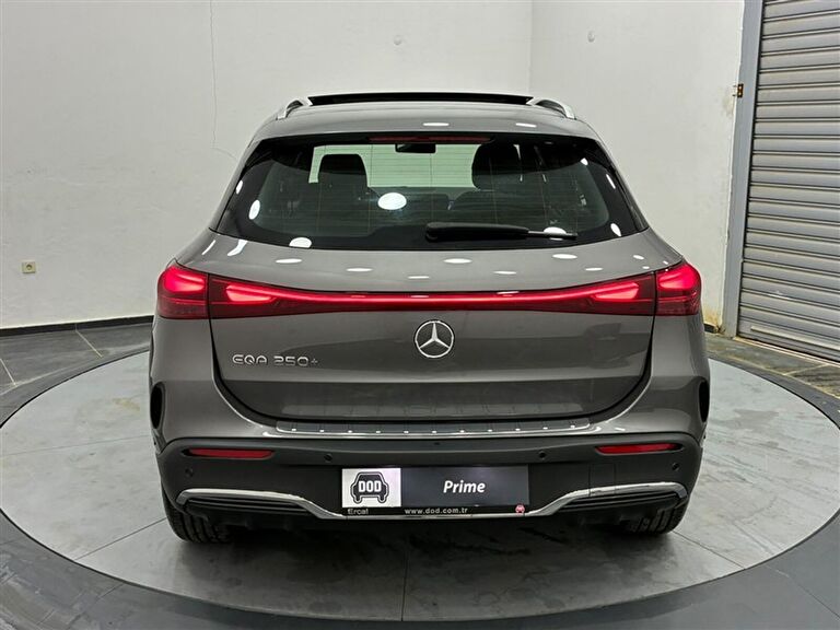 MERCEDES-BENZ EQA
