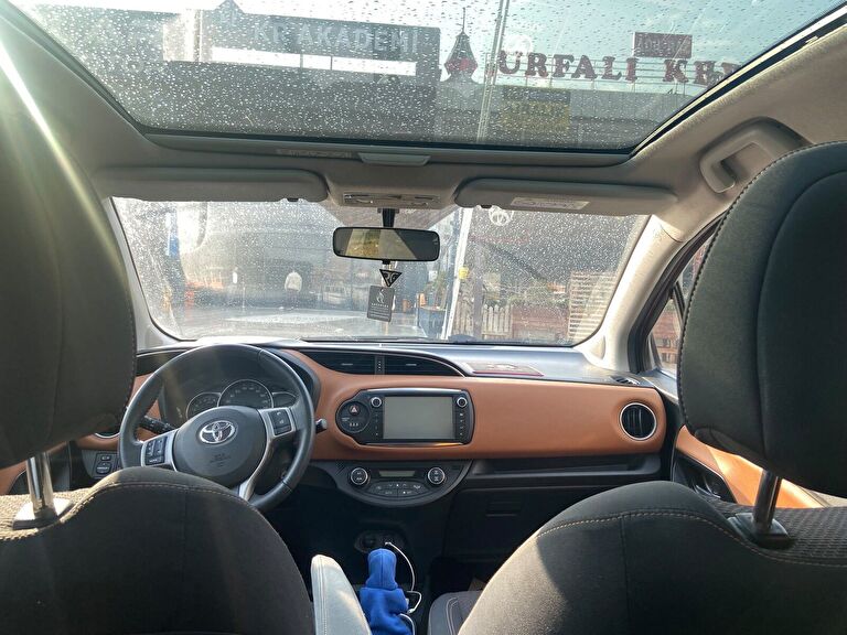 TOYOTA YARIS