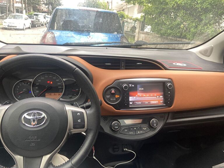TOYOTA YARIS