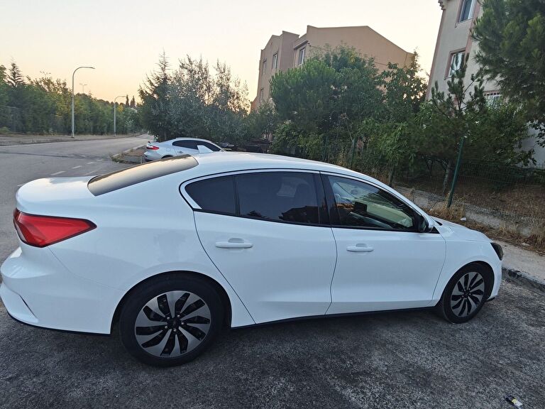 FORD FOCUS