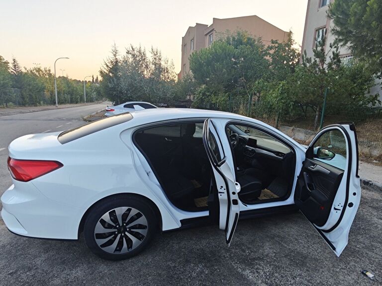 FORD FOCUS