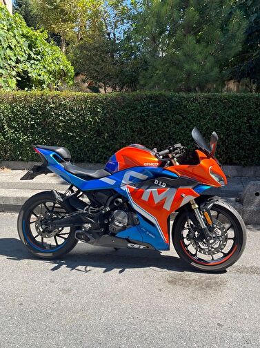 CFmoto 250SR