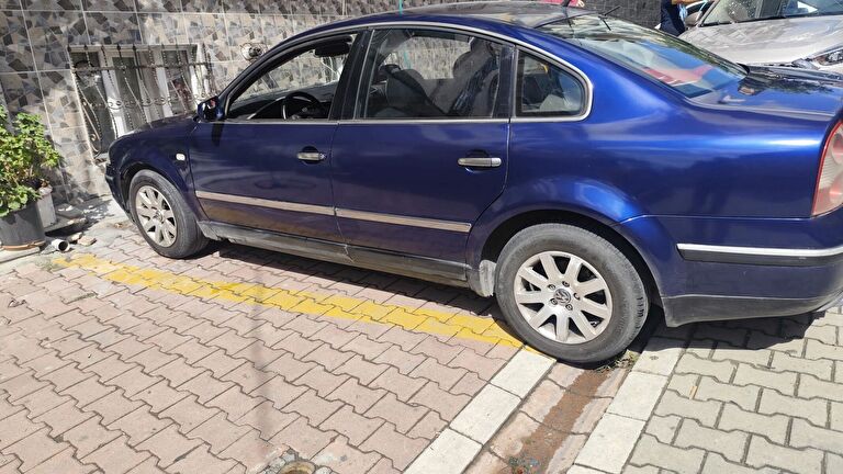 VOLKSWAGEN PASSAT
