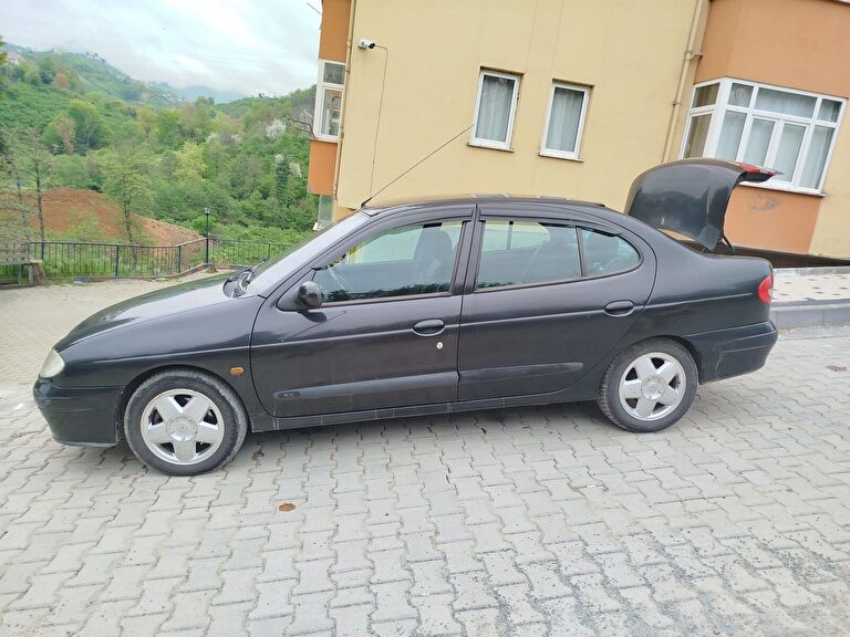 RENAULT MEGANE