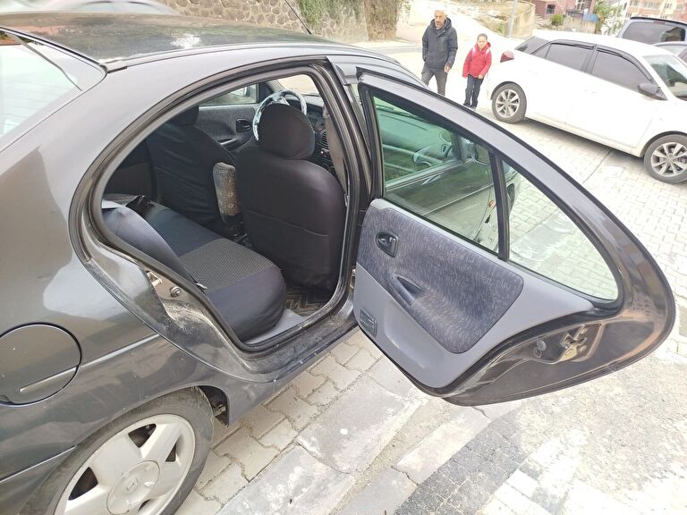 RENAULT MEGANE