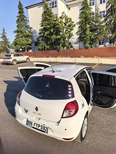 RENAULT CLIO