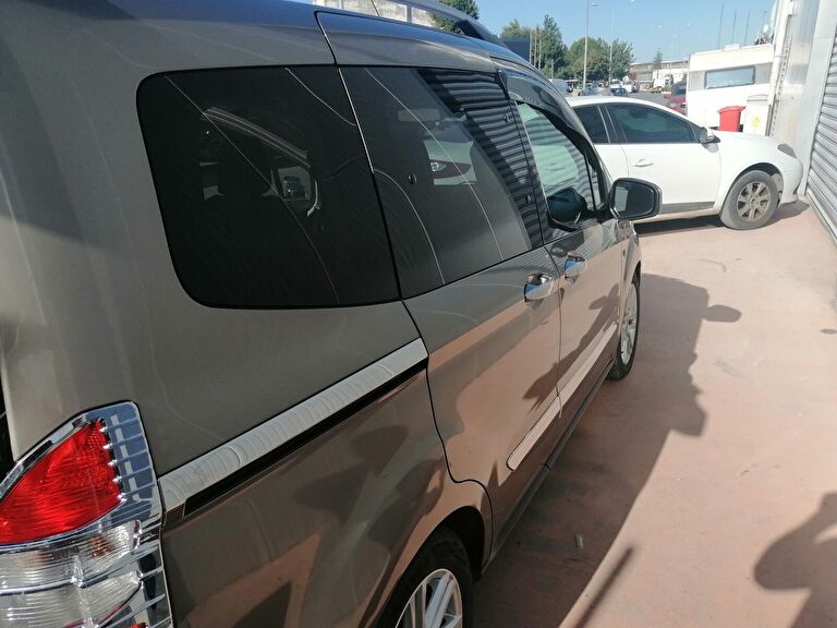 FORD TOURNEO COURIER