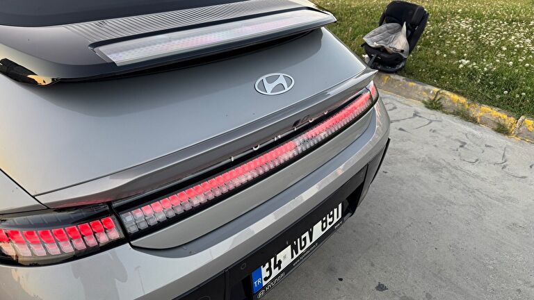 HYUNDAI IONIQ 6