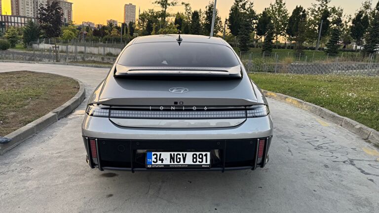 HYUNDAI IONIQ 6