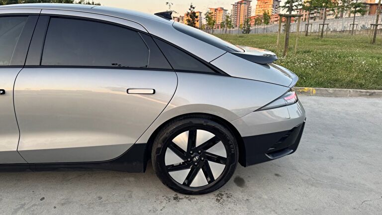 HYUNDAI IONIQ 6