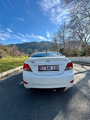 HYUNDAI ACCENT BLUE
