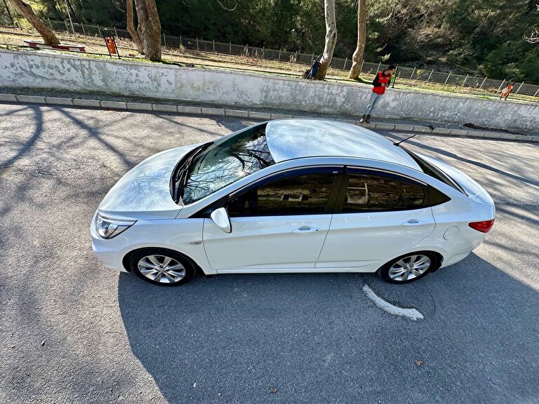HYUNDAI ACCENT BLUE