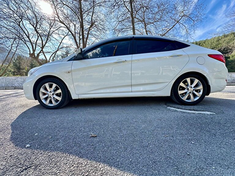 HYUNDAI ACCENT BLUE