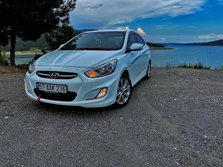HYUNDAI ACCENT BLUE