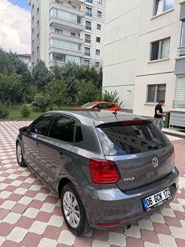 VOLKSWAGEN POLO
