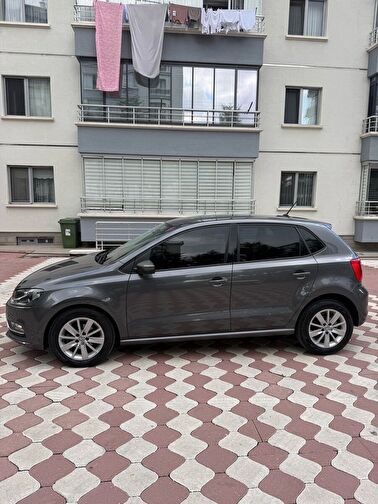 VOLKSWAGEN POLO
