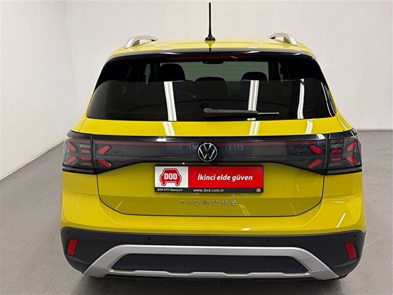 VOLKSWAGEN T-CROSS