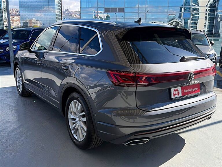 VOLKSWAGEN TOUAREG