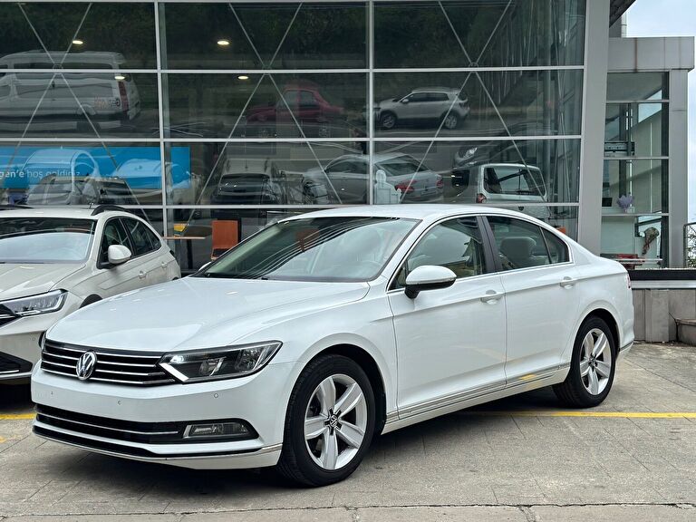 VOLKSWAGEN PASSAT
