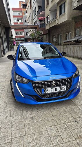 PEUGEOT 208
