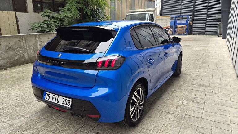 PEUGEOT 208