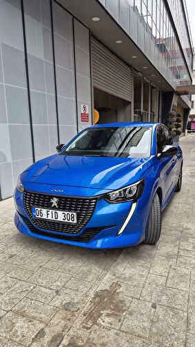 PEUGEOT 208