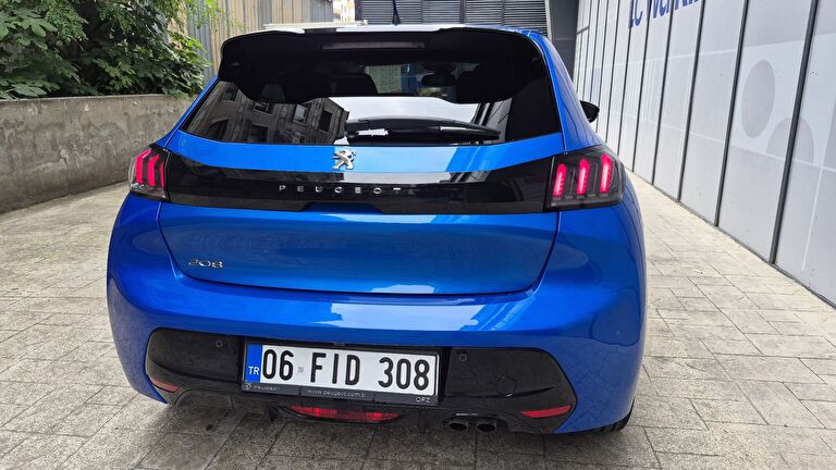 PEUGEOT 208