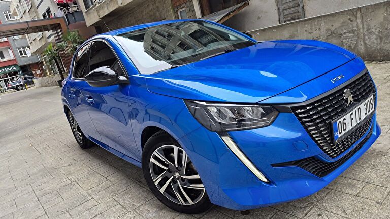 PEUGEOT 208