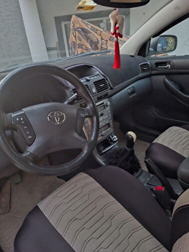 TOYOTA AVENSIS