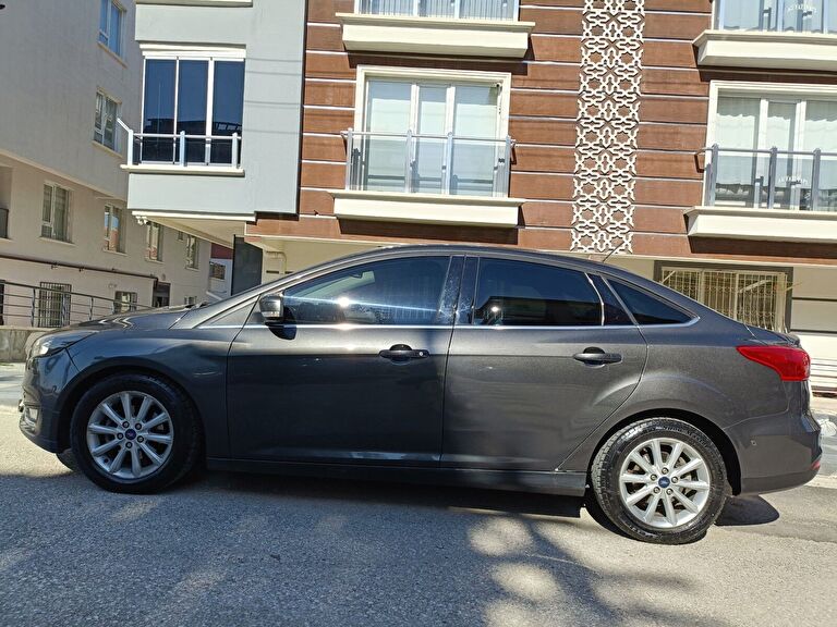 FORD FOCUS