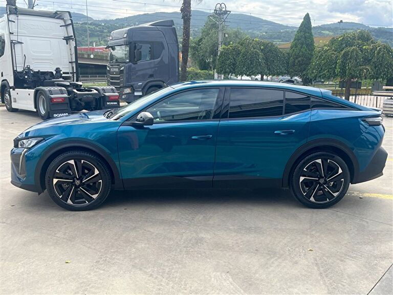 PEUGEOT 408