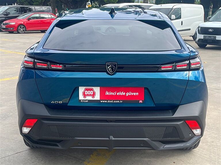 PEUGEOT 408