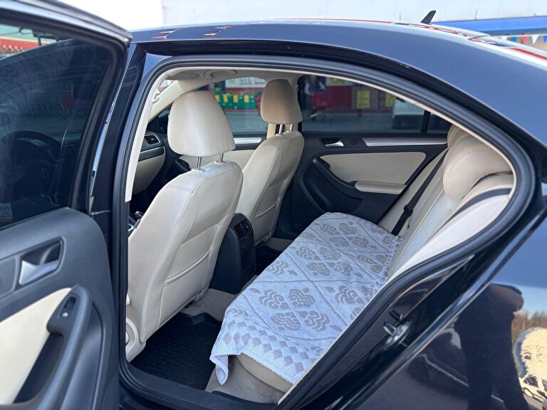 VOLKSWAGEN JETTA