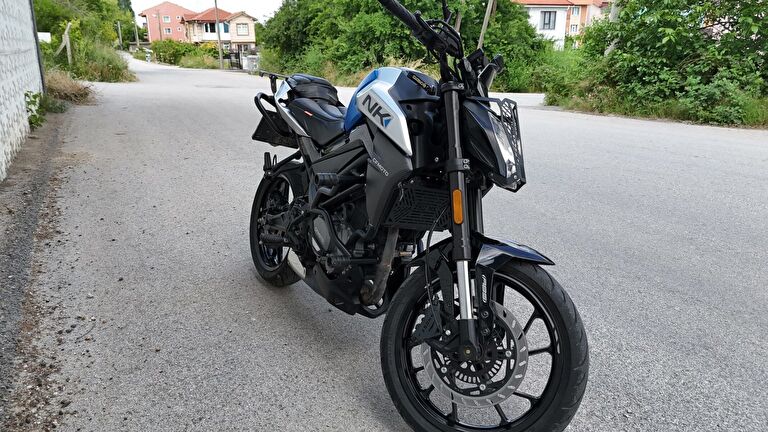 CFmoto 250NK
