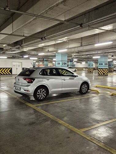 VOLKSWAGEN POLO