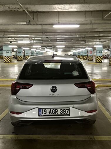 VOLKSWAGEN POLO
