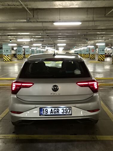 VOLKSWAGEN POLO
