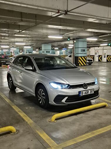 VOLKSWAGEN POLO