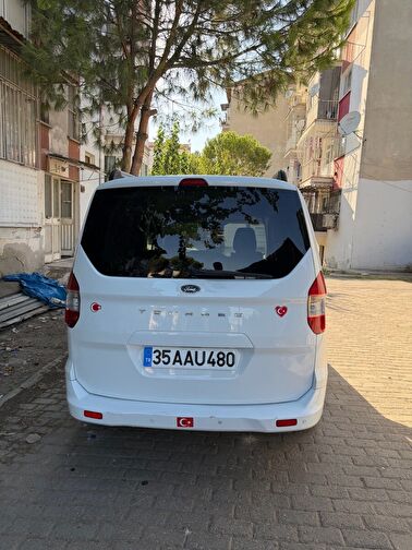 FORD TOURNEO COURIER