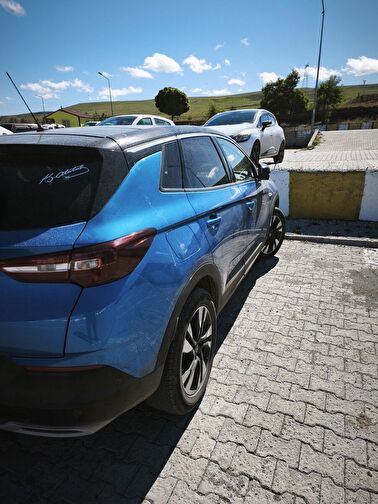 OPEL GRANDLAND X